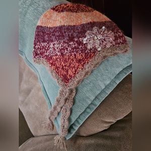 Women's ski hat with braids